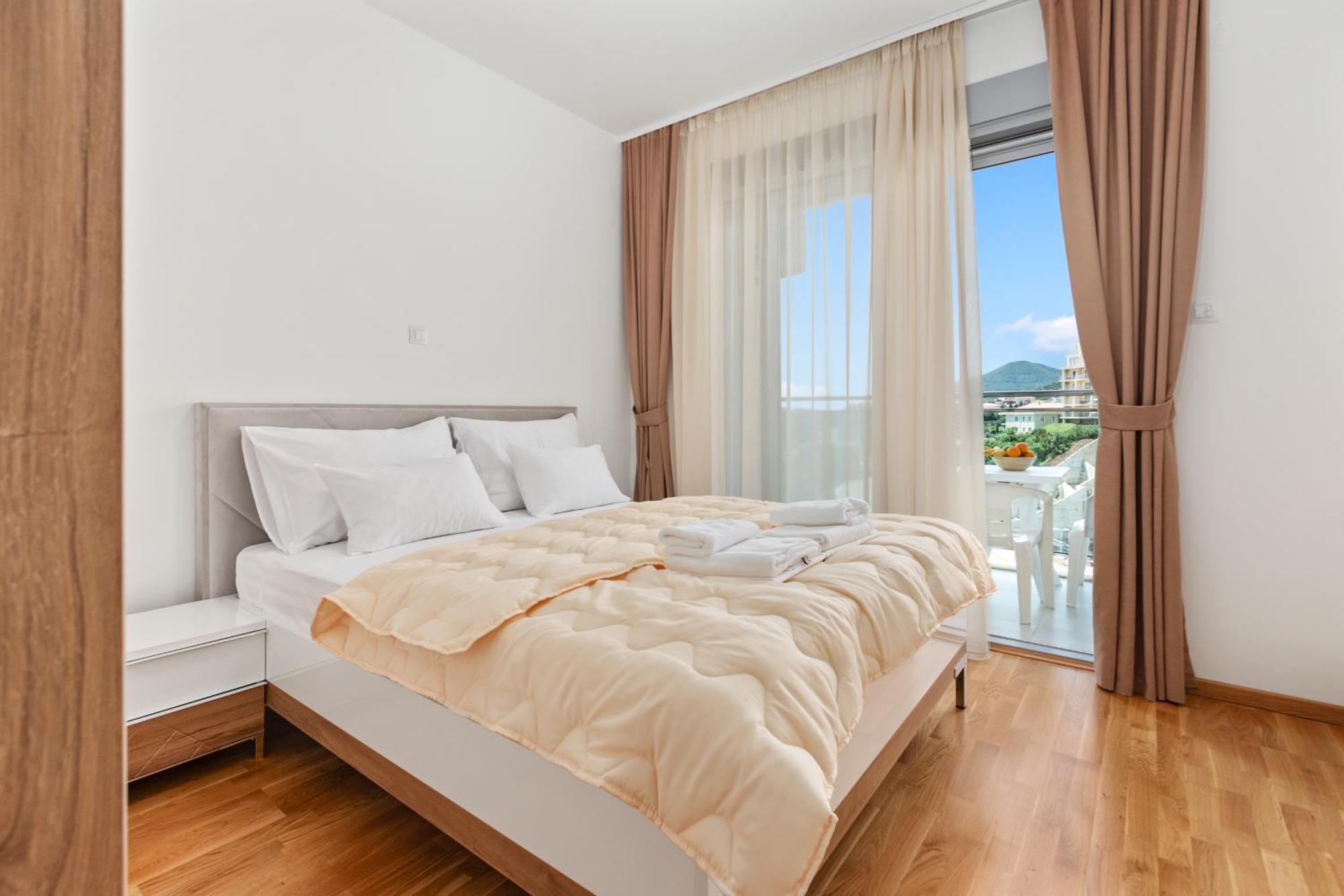 Id Lux * Bečići